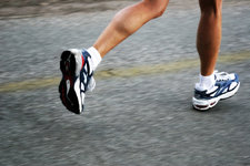 Running can lead to knee and foot pain. Acupuncture can help!